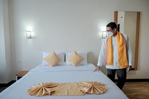 Menparekraf Pastikan akan Gerak Cepat Pulihkan Industri Perhotelan dan Restoran