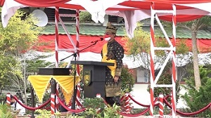 Peringati HUT RI ke 76, Bupati Inhil Kenakan Pakaian Adat Melayu