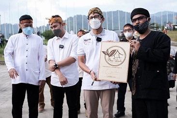 Menparekraf Sosialisasi Anugerah Desa Wisata Indonesia (ADWI) 2021 di Desa Wisata Tugu Selatan