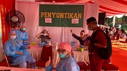 KEJAKSAAN AGUNG GELAR KEGIATAN ADHYAKSA PEDULI VAKSINASI TAHAP KEDUA UNTUK SELURUH PEGAWAI DAN MASYARAKAT UMUM