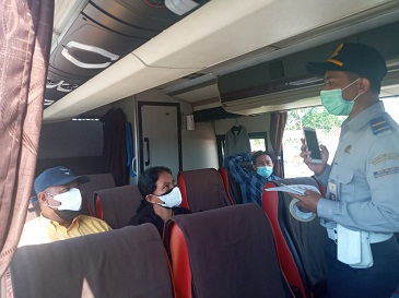 PPKM Darurat : Penumpang Bus AKAP Terminal Patria Kota Blitar Wajib Tunjukkan Kartu dan Hasil Swab PCR