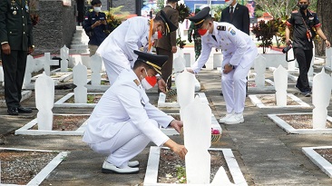 Tak Ingin Lupakan Sejarah, Wali Kota Bersama Forkopimda Kota Blitar Ziarah ke Makam Pahlawan