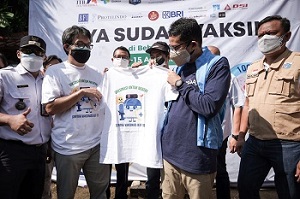 Menparekraf Tinjau Sentra Vaksinasi Pelaku Parekraf di Restoran Bebek Dower Cilandak