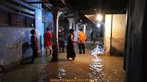 Banjir Surut Menyisakan Lumpur Rumah Warga Dua Desa di Wilayah Kabupaten Bogor