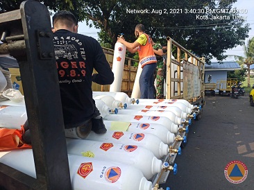 Dukung Penanganan COVID-19 di Papua Barat, BNPB Kirim 150 Ribu Masker dan 50 Tabung Oksigen