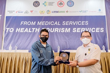 Menparekraf Jalani General Medical Check Up di RS Siloam Lippo Village