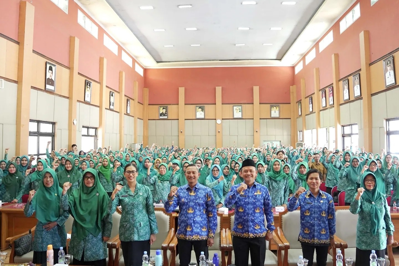 DINAS PEMBERDAYAAN MASYARAKAT DAN DESA PACITAN GELAR SOSIALISASI APLIKASI E-PKK