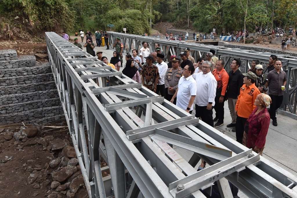 PJ GUBERNUR JATIM RESMIKAN OPERASIONAL JEMBATAN LUMBANG