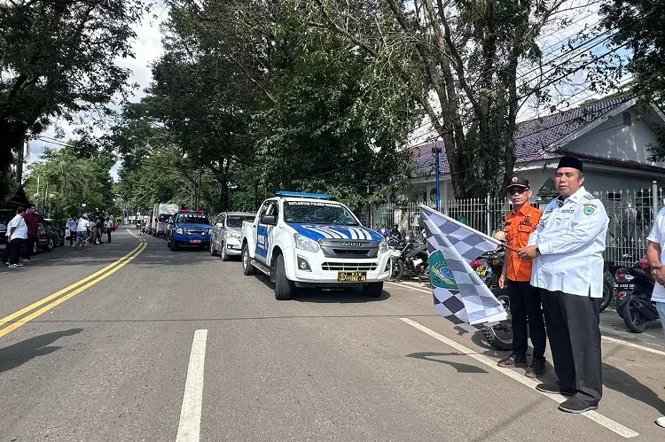 PEMKAB MAROS KIRIM 20 TON BANTUAN UNTUK KORBAN BANJIR DAN LONGSOR DI LUWU
