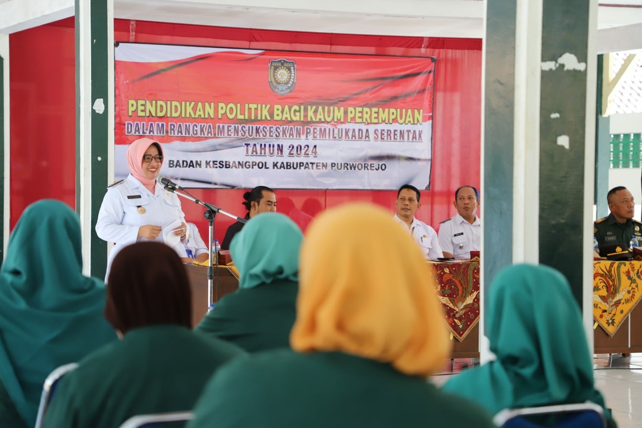 BUPATI PURWOREJO BUKA PENDIDIKAN POLITIK BAGI PEREMPUAN