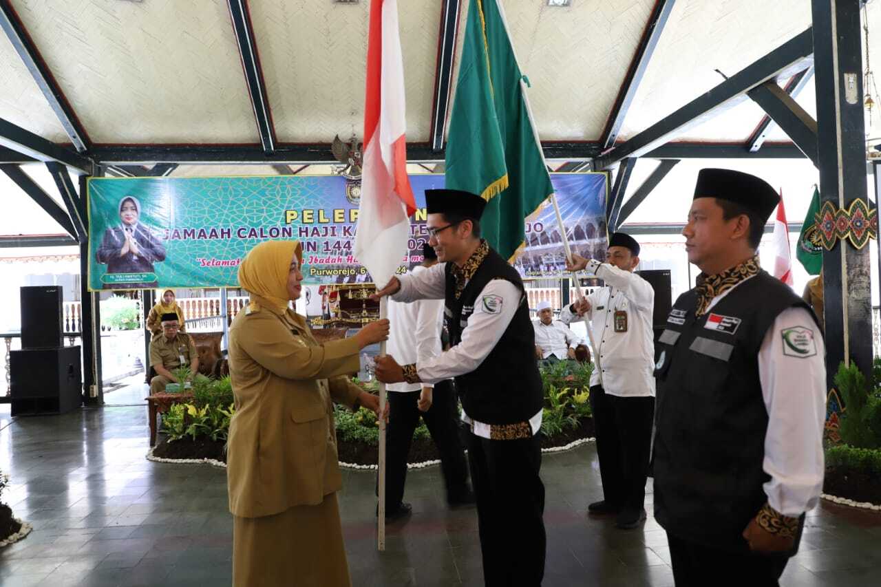 BUPATI PURWOREJO LEPAS JAMAAH CALON HAJI