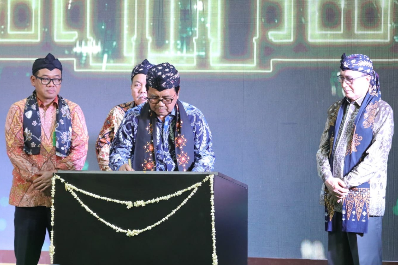 KETUA MAHKAMAH AGUNG, RESMIKAN GEDUNG PENGADILAN AGAMA SLAWI