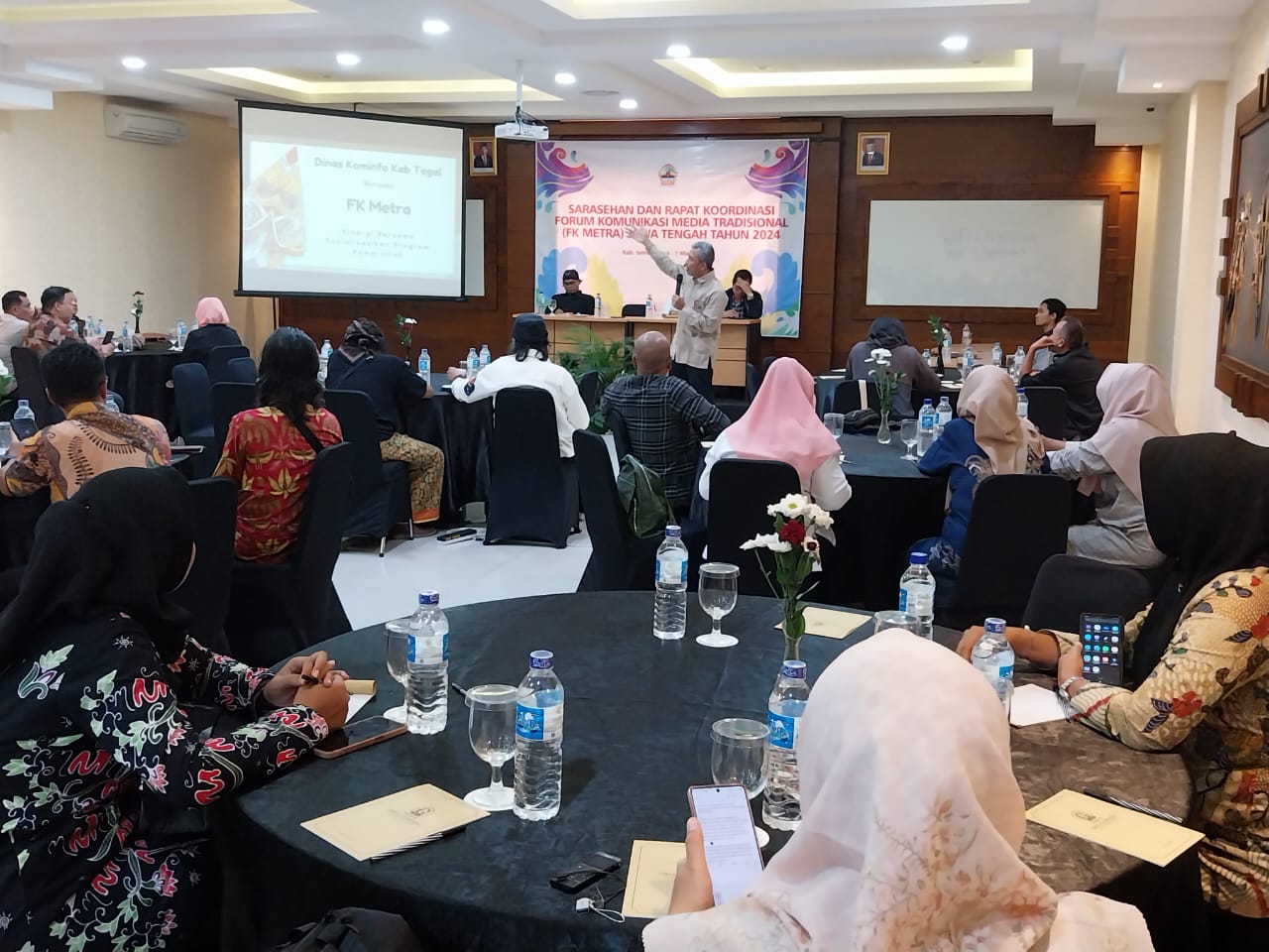 DISKOMINFO KABUPATEN TEGAL BERBAGI KIAT DI RAKOR FK METRA JATENG
