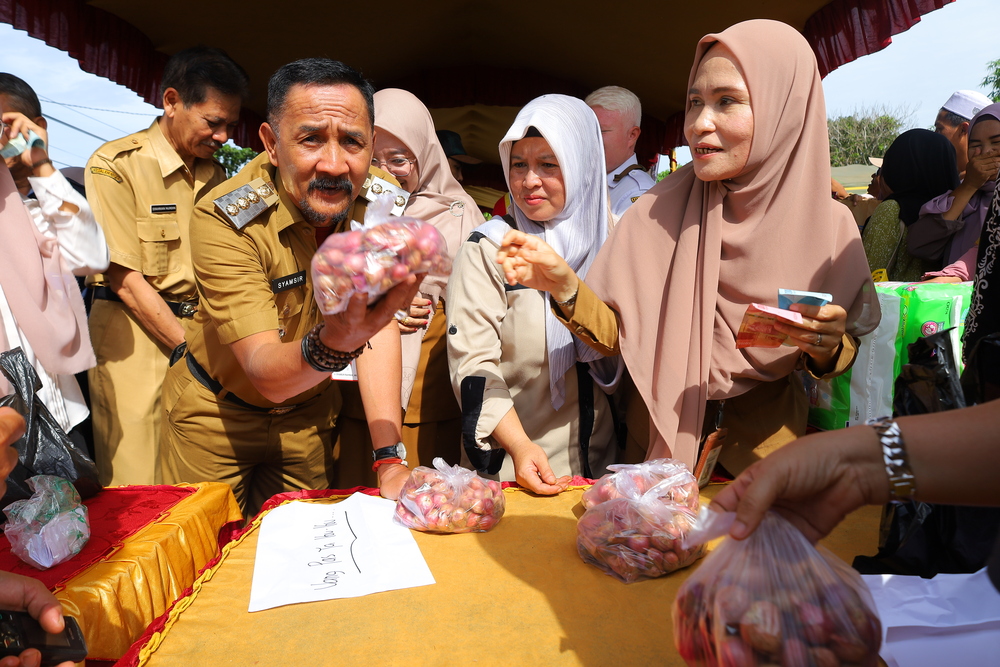 PJ BUPATI TANAH LAUT SAMBUT KARNAVAL TAMAN KANAK KANAK SE-KECAMATAN PELAIHARI