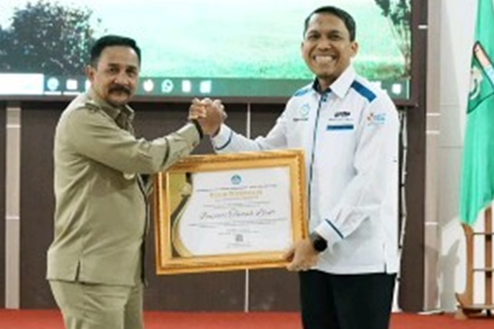 PEMKAB TANAH LAUT SABET DUA PENGHARGAAN APRESIASI PENDIDIKAN
