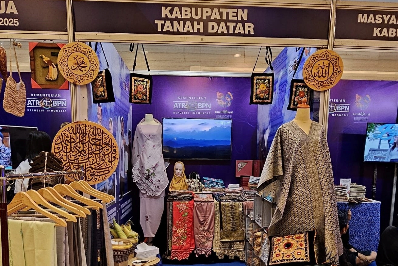 STAN PEMKAB TANAH DATAR WARNAI SOCIALIZATION OF ULAYAT LAND IN INDONESIA