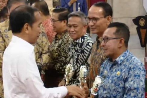 TANAH DATAR TERIMA PENGHARGAAN TPID AWARD DARI PRESIDEN RI