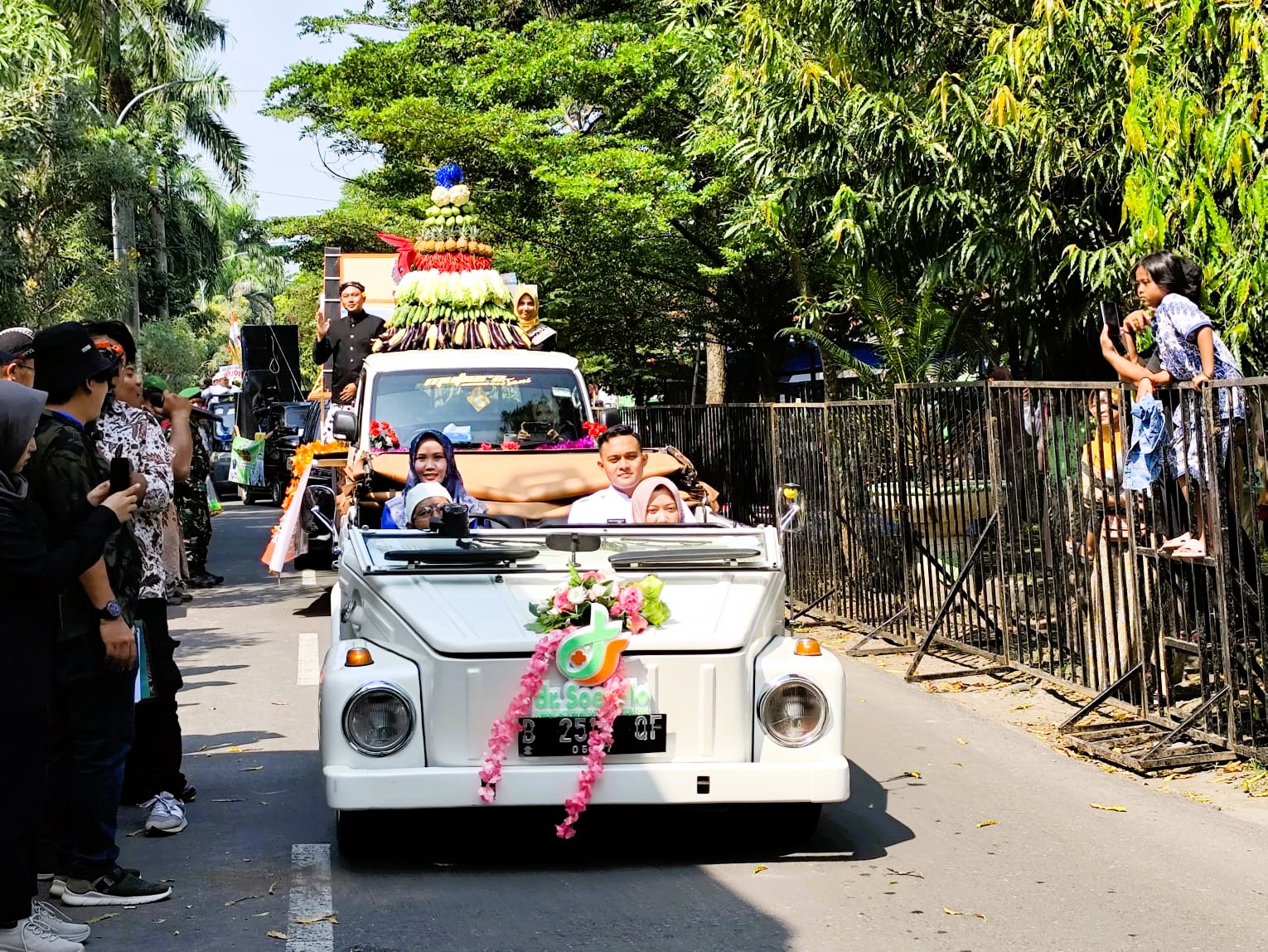 RATUSAN WARGA PADATI  SEMARAK HARI JADI KE-423 KABUPATEN TEGAL