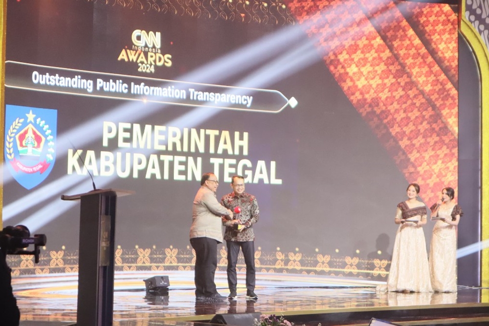 PEMKAB TEGAL RAIH PENGHARGAAN TRANSPARANSI INFORMASI PUBLIK DARI CNN