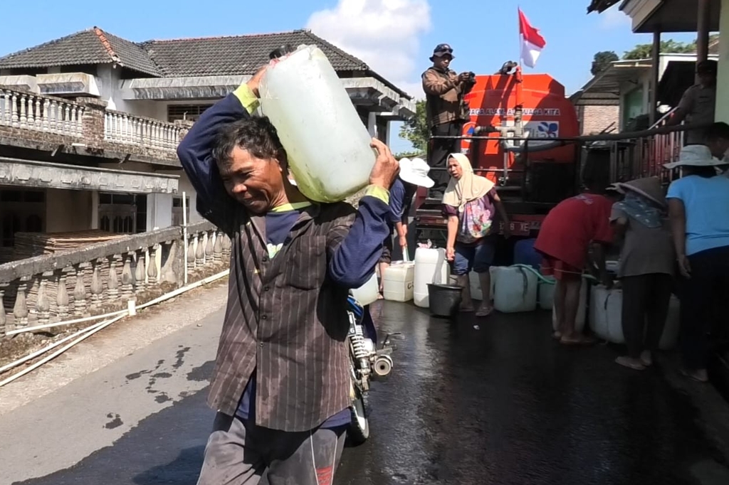 ANTISIPASI KEKERINGAN, BPBD TEMANGGUNG SIAPKAN 115 TANGKI AIR BERSIH 