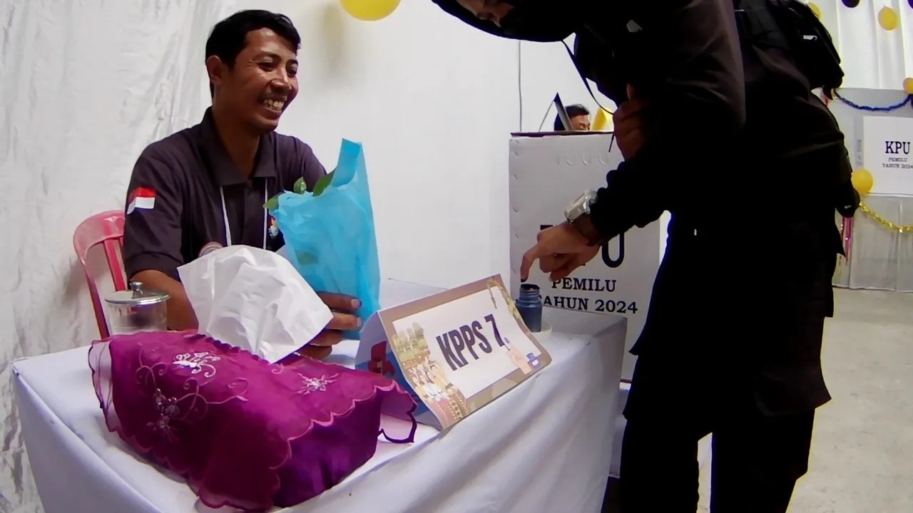 BIBIT CABAI JADI SOUVENIR PENCOBLOS DI TPS TEMANGGUNG II