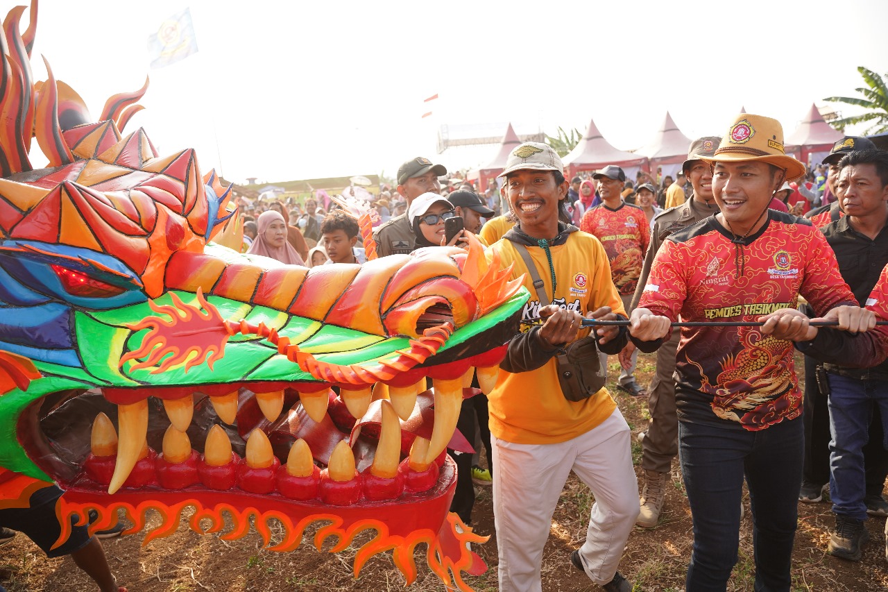 BUPATI TUBAN HADIRI FESTIVAL LAYANG-LAYANG TASIKMADU