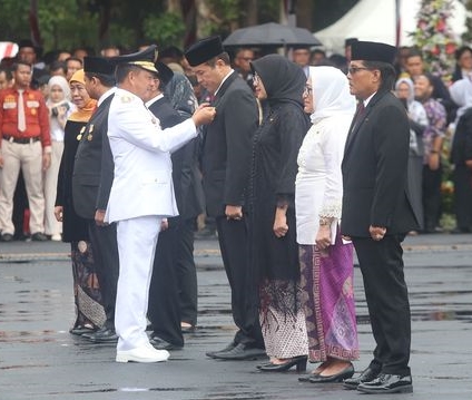 BUPATI WONOGIRI TERIMA PENGHARGAAN SATYALANCANA KARYA BHAKTI PRAJA NUGRAHA